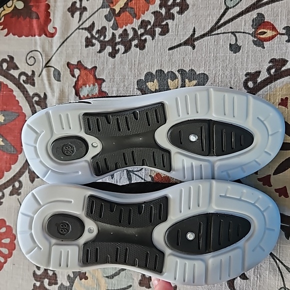 Stretchy mesh breathable slip on tennis shoes sz.7.5 or 38 - Picture 5 of 5